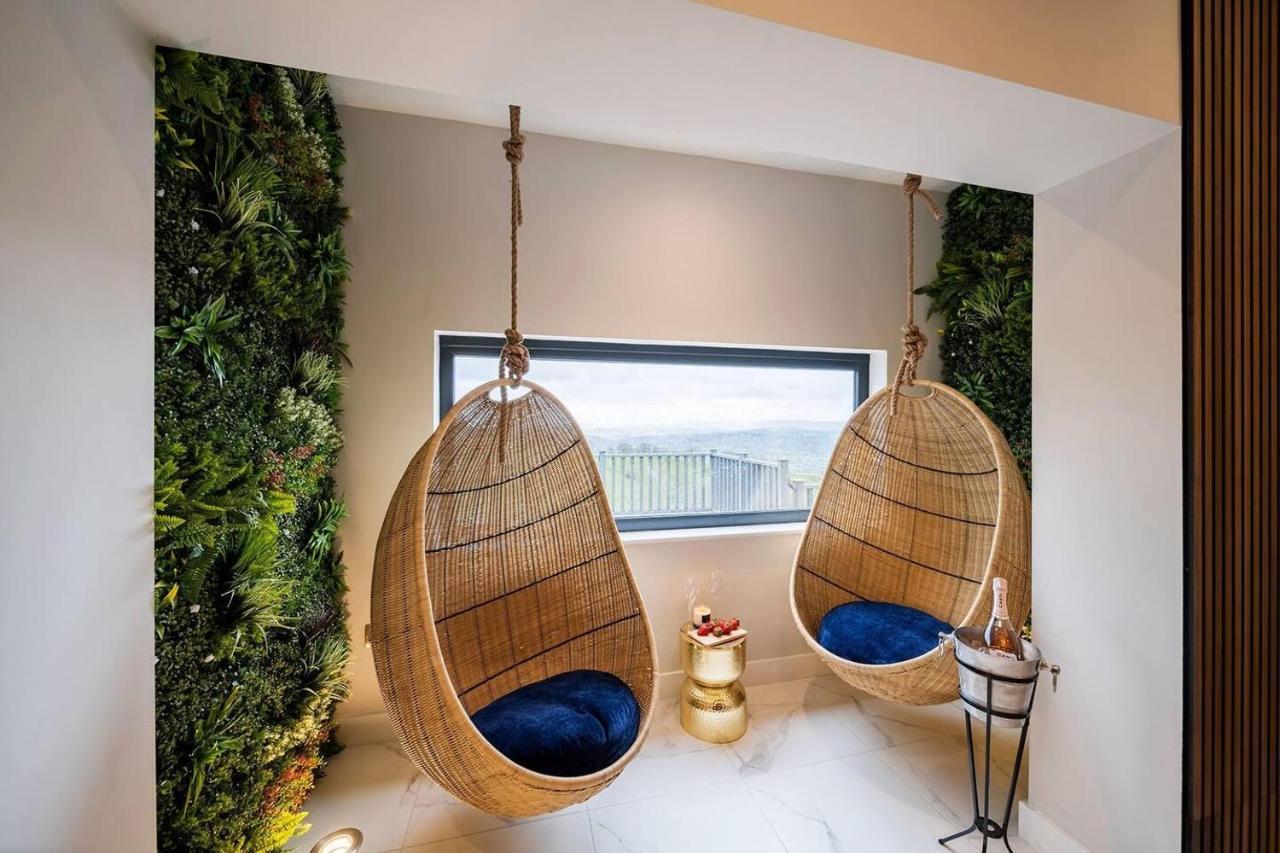 רות'ין Clwyd Gate Manor Pool Sauna Hottub Cave Wales מראה חיצוני תמונה