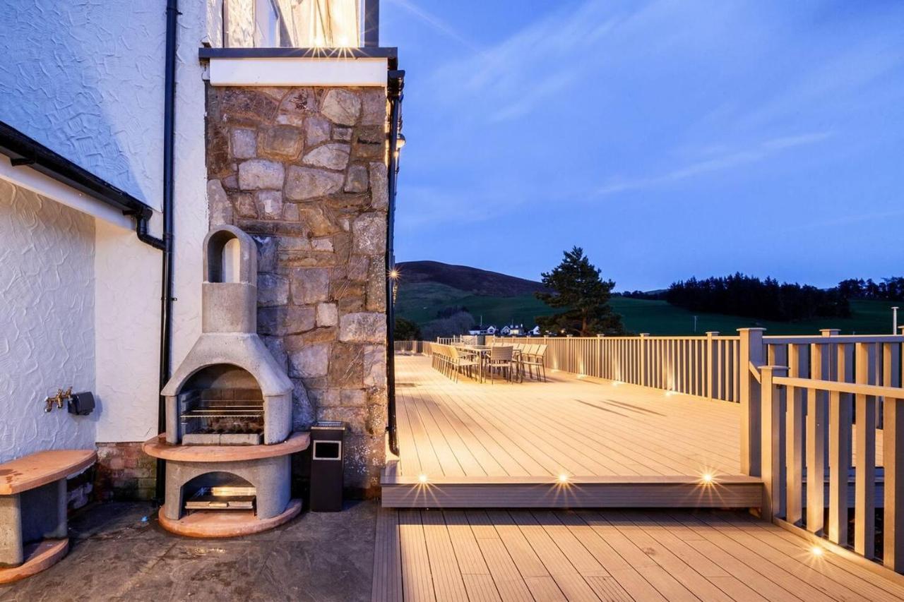 רות'ין Clwyd Gate Manor Pool Sauna Hottub Cave Wales מראה חיצוני תמונה