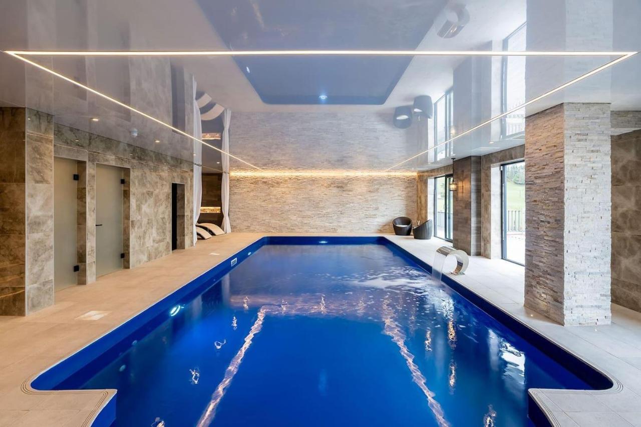 רות'ין Clwyd Gate Manor Pool Sauna Hottub Cave Wales מראה חיצוני תמונה