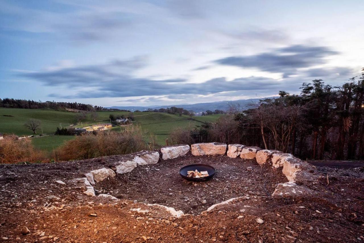 רות'ין Clwyd Gate Manor Pool Sauna Hottub Cave Wales מראה חיצוני תמונה